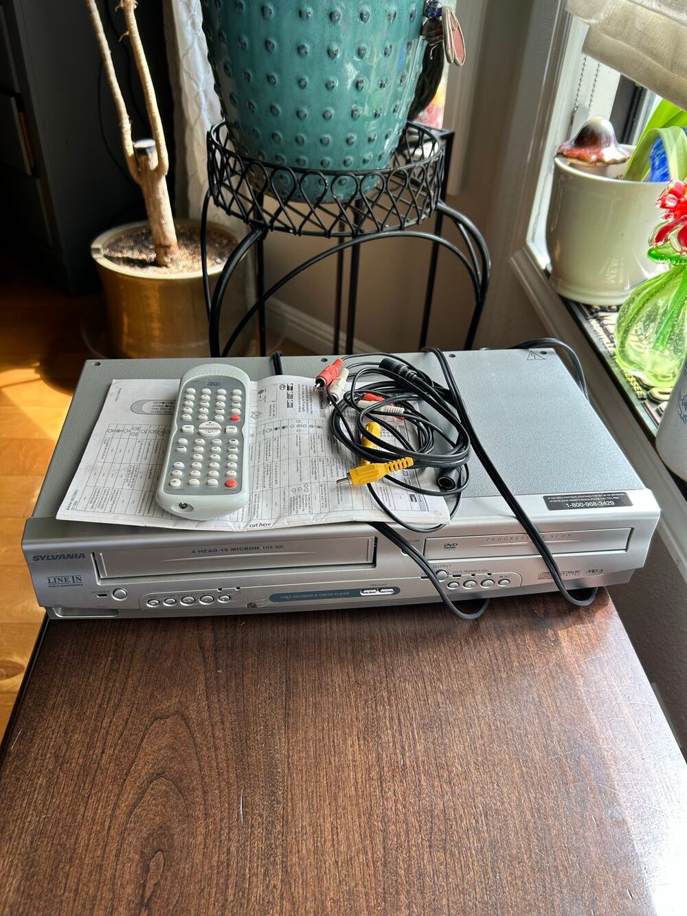 Sylvania DV220SL8 DVD VCR Combo Player with Remote works great